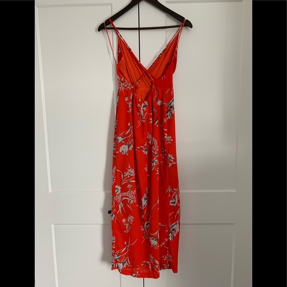 Stunning floral maxi dress with criss cross back and side stilt . Size M. EUC - Picture 2 of 3